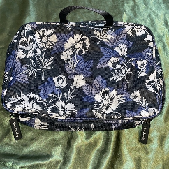 Vera Bradley zip around cosmetic - Picture 4 of 4